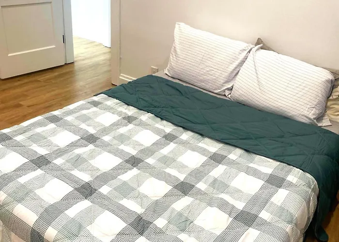 Apartment Downtown Retreat - Cozy First Floor *