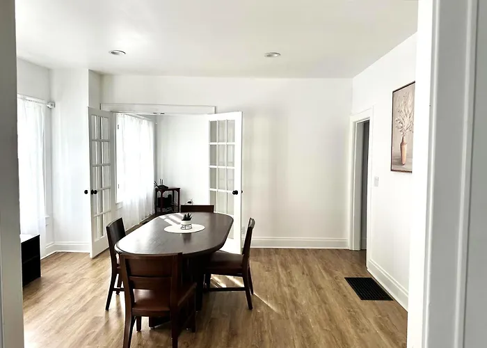 Downtown Retreat - Cozy First Floor Apartment