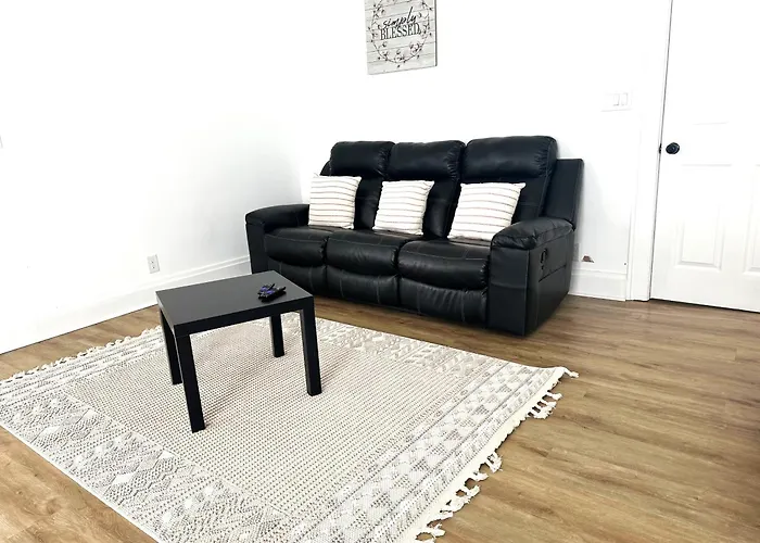 Apartment Downtown Retreat - Cozy First Floor