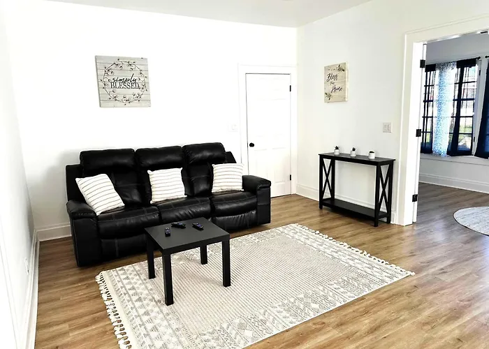 Apartment Downtown Retreat - Cozy First Floor